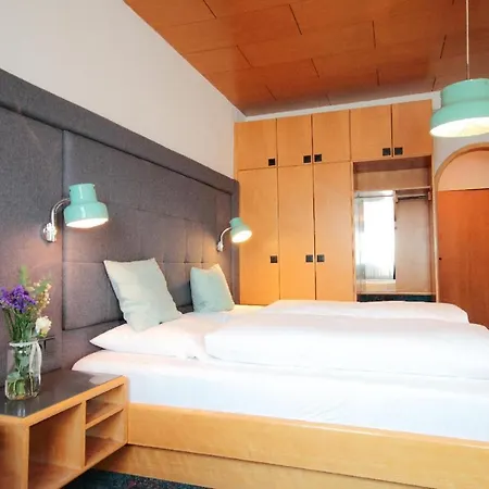 Hotel-gasthof Zum Bach ホテル