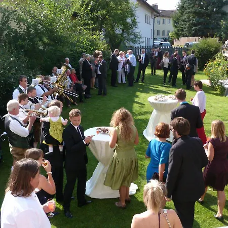 Hotel-gasthof Zum Bach ホテル