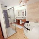 Hotel-gasthof Zum Bach فندق نيوكيرتشن بيم هيليغين بلوت