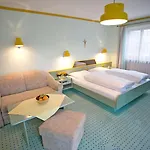 Hotel-gasthof Zum Bach فندق