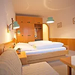 Hotel-gasthof Zum Bach فندق