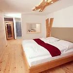 Hotel-gasthof Zum Bach فندق نيوكيرتشن بيم هيليغين بلوت